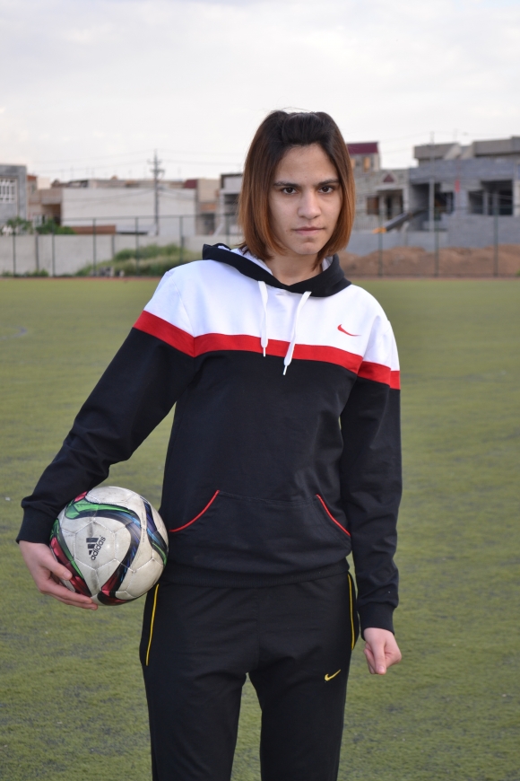 کچە کوردێک یاری بۆ یانەیەکی ئەڵمانی دەکات